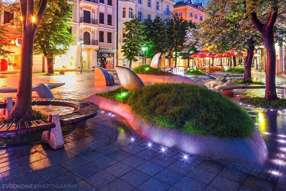 Luxury Versailles Apartments Center Opera Burgas Bagian luar foto